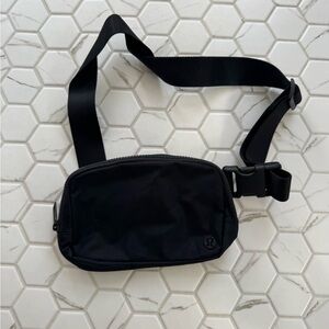 lululemon athletica belt bag
